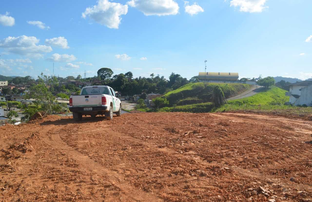 Prefeitura de Camacã abre novas ruas em Bairro